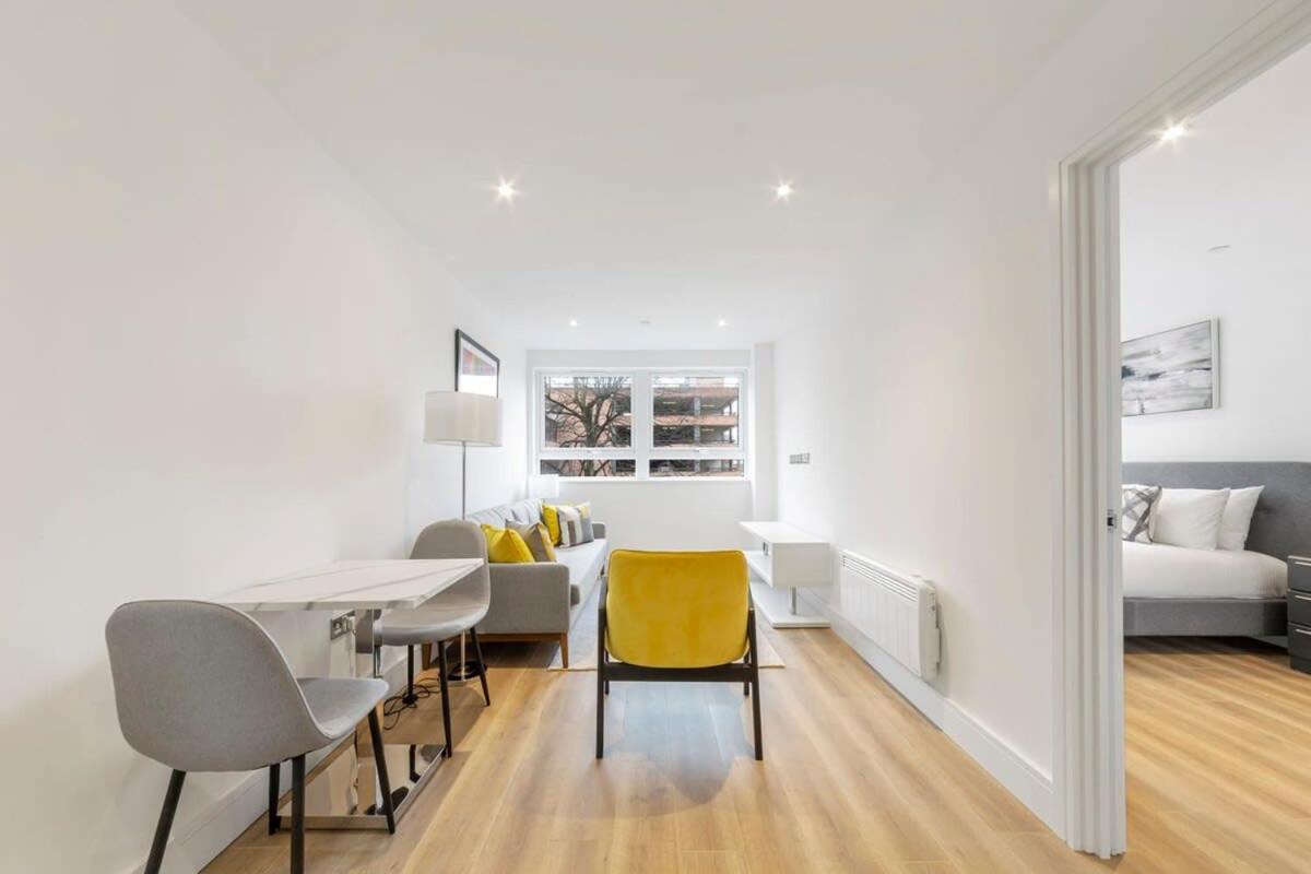 Modern And Stylish 1 Bed Apartment In East Grinstead Exterior foto