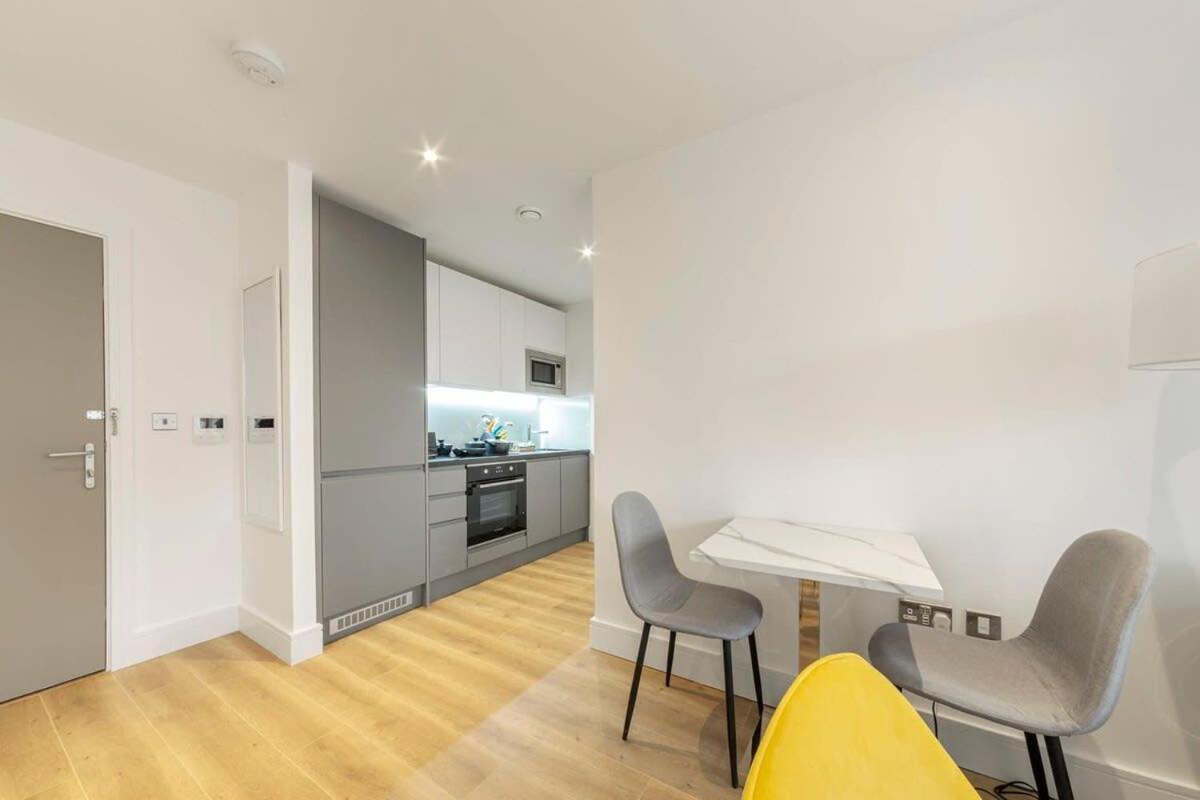 Modern And Stylish 1 Bed Apartment In East Grinstead Exterior foto