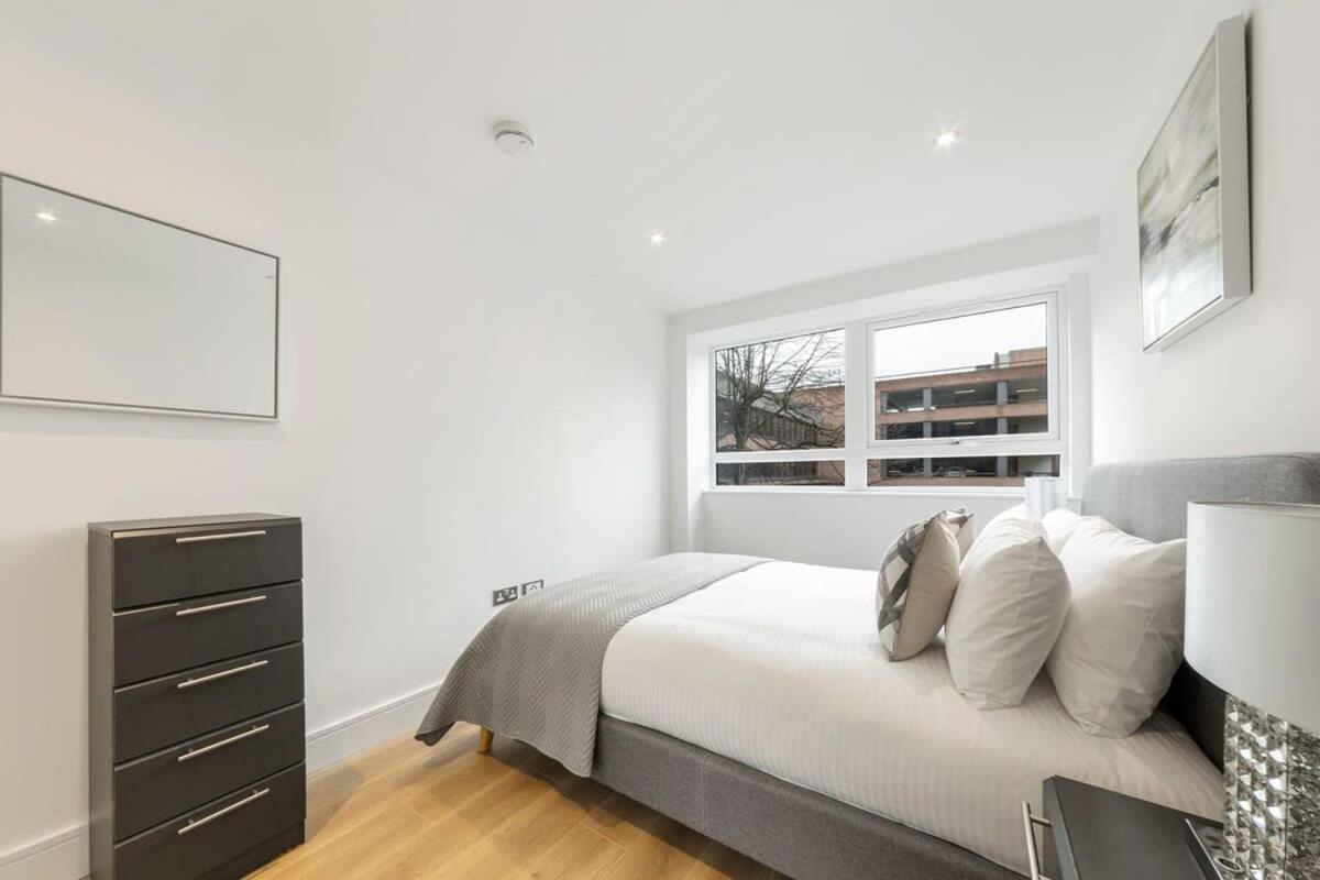 Modern And Stylish 1 Bed Apartment In East Grinstead Exterior foto