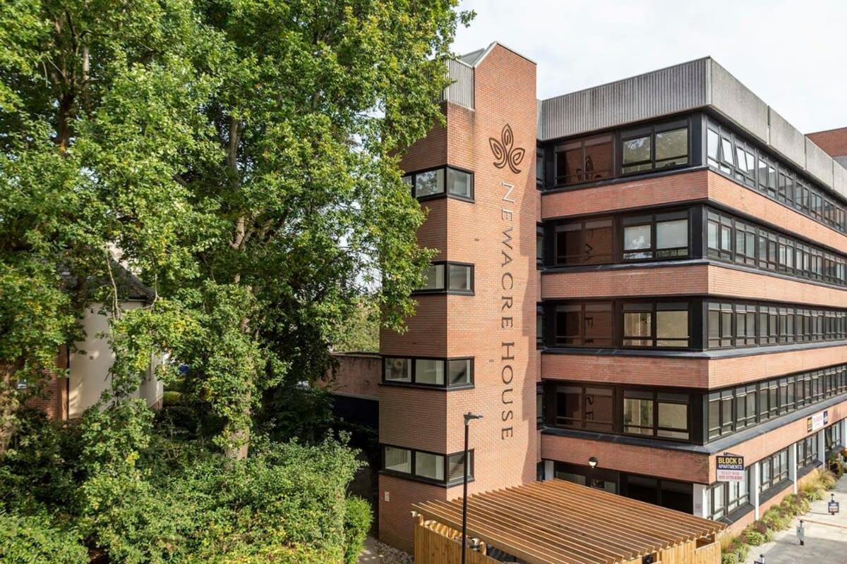 Modern And Stylish 1 Bed Apartment In East Grinstead Exterior foto
